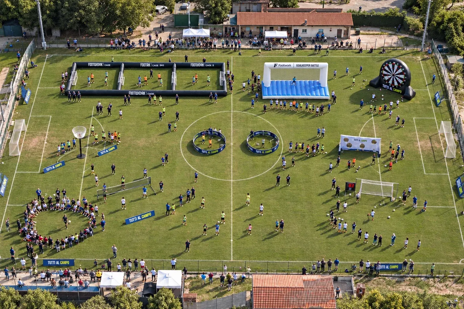 Esempio di allestimento Tutti al Campo su un campo da calcio a 11, visto dall’alto